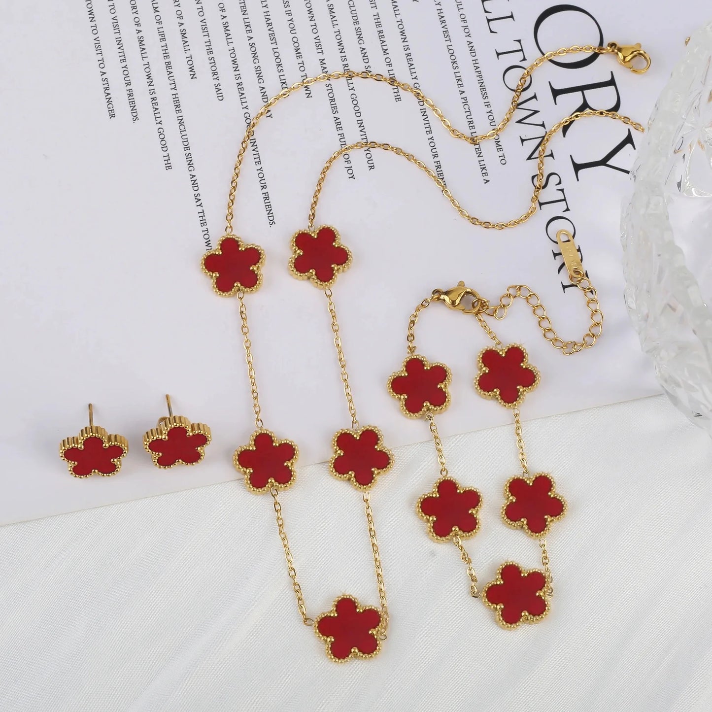 Heiße Schmuckverkäufe Edelstahl Fünfblumen-Halskette Armband Ohrringe Set Damenschmuck mit hohem Anspruch Kleeblatt Schmuck Party
