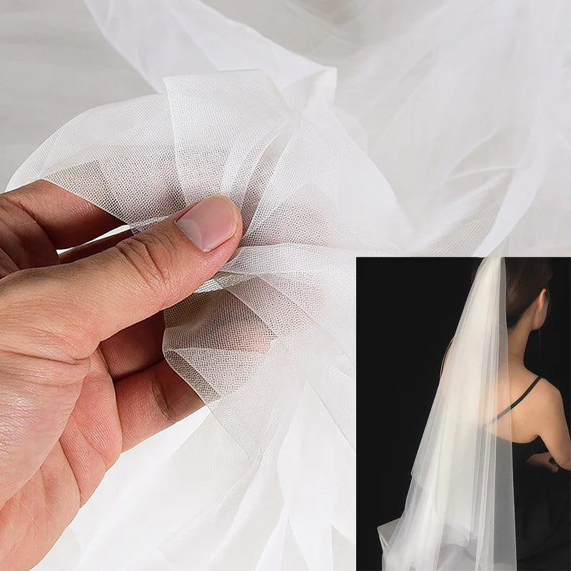 Le tissu en tulle à mailles fines micro-élastiques haute résistance de 160 cm de large est utilisé pour coudre les dessous de robes de soirée et de robes de mariée.
