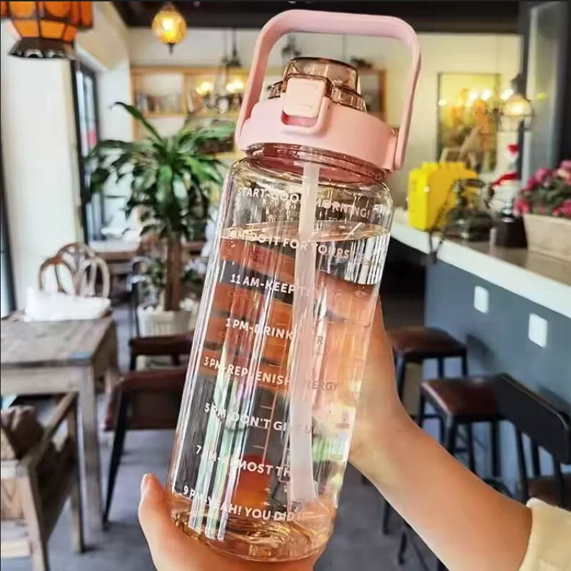 Bouteille d'eau en plastique de 2 litres avec paille, grande bouteille portable de voyage, tasse de sport fitness grande valeur, grosse tasse universelle pour adultes