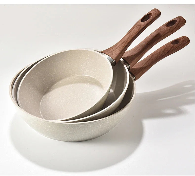 Batterie de cuisine spéciale pour poêles antiadhésives : casseroles, poêles à frire, woks, poêles à steak, crêpières, induction, gaz.