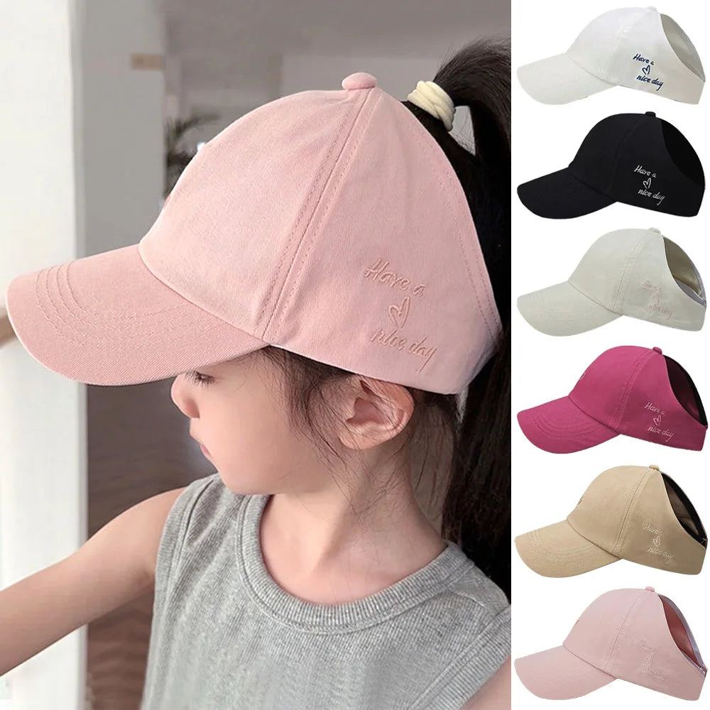 Casquettes de Baseball pour Enfants Garçons Filles Chapeau de Soleil Cœur Creux Amour Chapeaux à Queue de Cheval Haute Casquettes de Baseball Réglables pour Enfants de 4 à 12 Ans