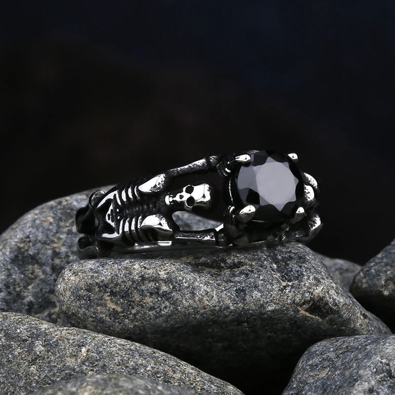 Livraison gratuite Bague homme en acier inoxydable 316L motif crâne avec zircon rouge Bijoux amulettes Cadeau pour petit ami style Punk Rock Vintage 2023 Nouveauté