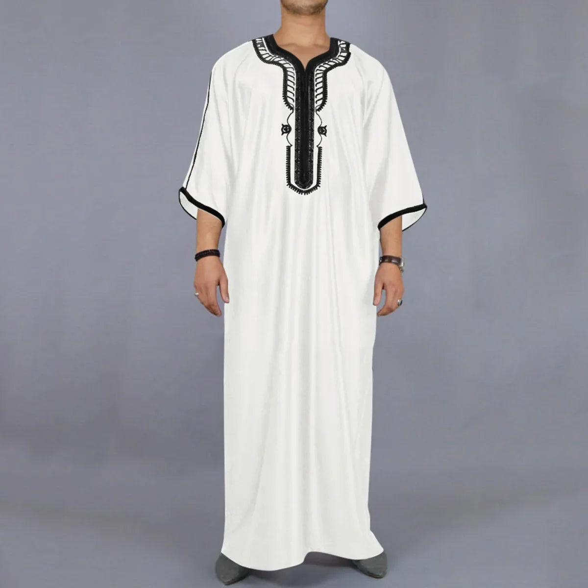 Herren Muslim Thobe 2026 Mittlerer Osten Jubba Thobe Langarm Islamisches Gewand Herren Muslimisches Kleid Saudi-Arabisch Kapuzen-Thobe Abaya Männlich