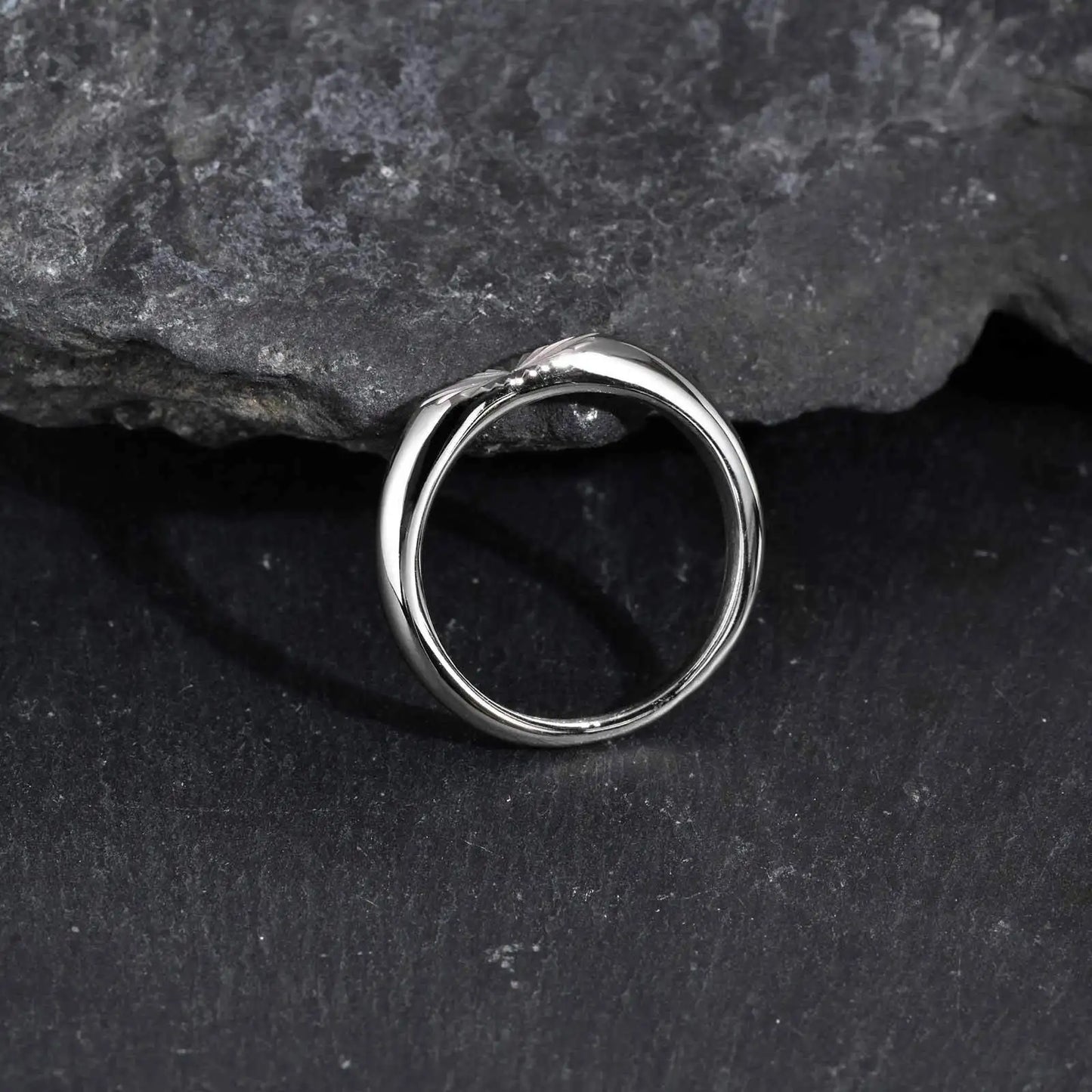 Vnox versilberter Edelstahlring für Herren, Ringe mit Blumenmuster und elliptischer Oberfläche 4 x 9,2 mm, minimalistischer Ring, modische Geschenke