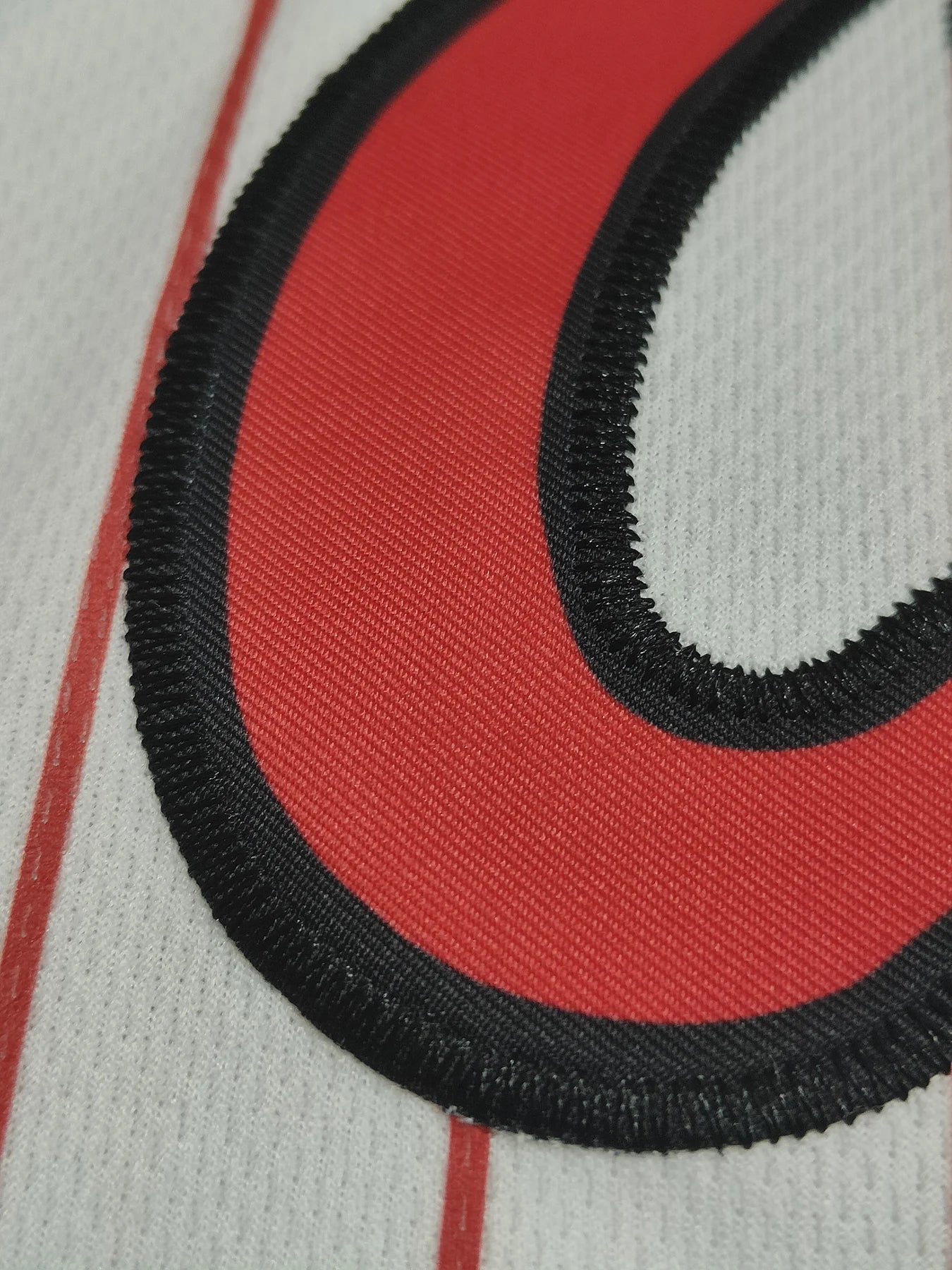 Herren gestreiftes Basketball-Sporttrikot, atmungsaktives ärmelloses Sweatshirt mit Musterstickerei für Training und Wettkampf