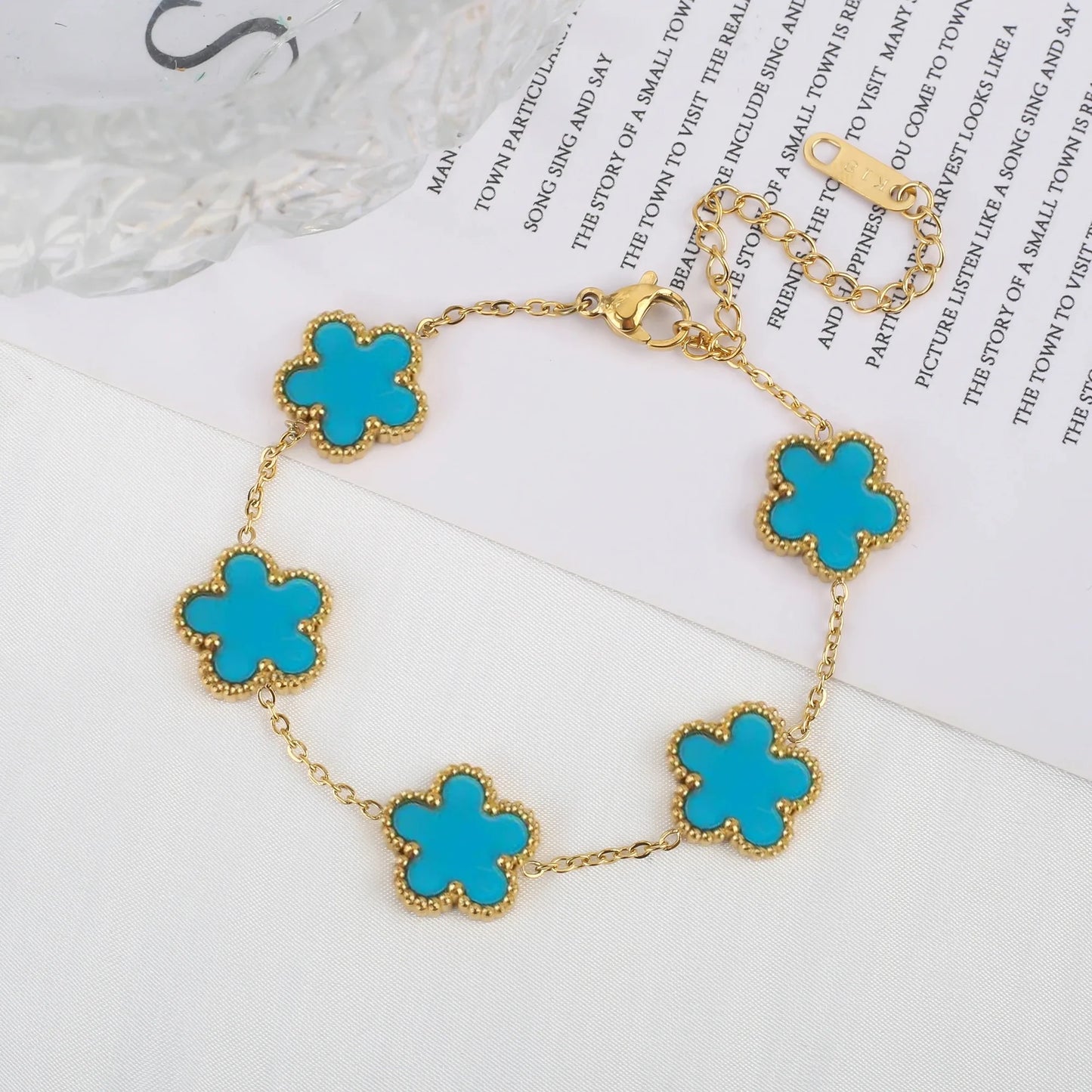 Heiße Schmuckverkäufe Edelstahl Fünfblumen-Halskette Armband Ohrringe Set Damenschmuck mit hohem Anspruch Kleeblatt Schmuck Party