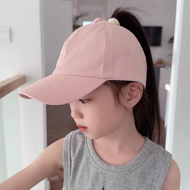 Casquettes de Baseball pour Enfants Garçons Filles Chapeau de Soleil Cœur Creux Amour Chapeaux à Queue de Cheval Haute Casquettes de Baseball Réglables pour Enfants de 4 à 12 Ans