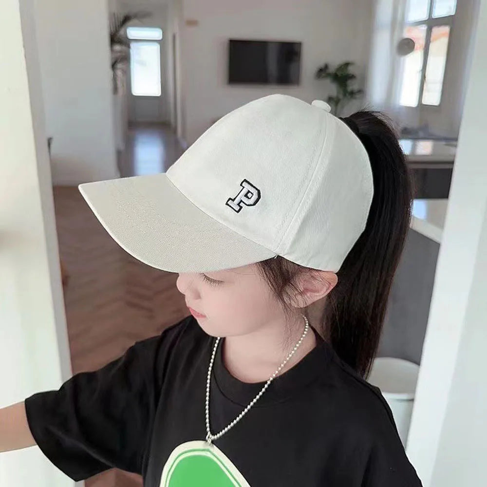 Casquettes de Baseball pour Enfants Garçons Filles Chapeau de Soleil Cœur Creux Amour Chapeaux à Queue de Cheval Haute Casquettes de Baseball Réglables pour Enfants de 4 à 12 Ans