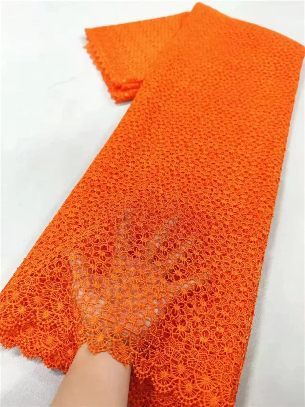 Tissu en soie de lait africain avec dentelle soluble dans l'eau 2025, tissu de dentelle nigériane en soie de lait de haute qualité pour robe de mariée