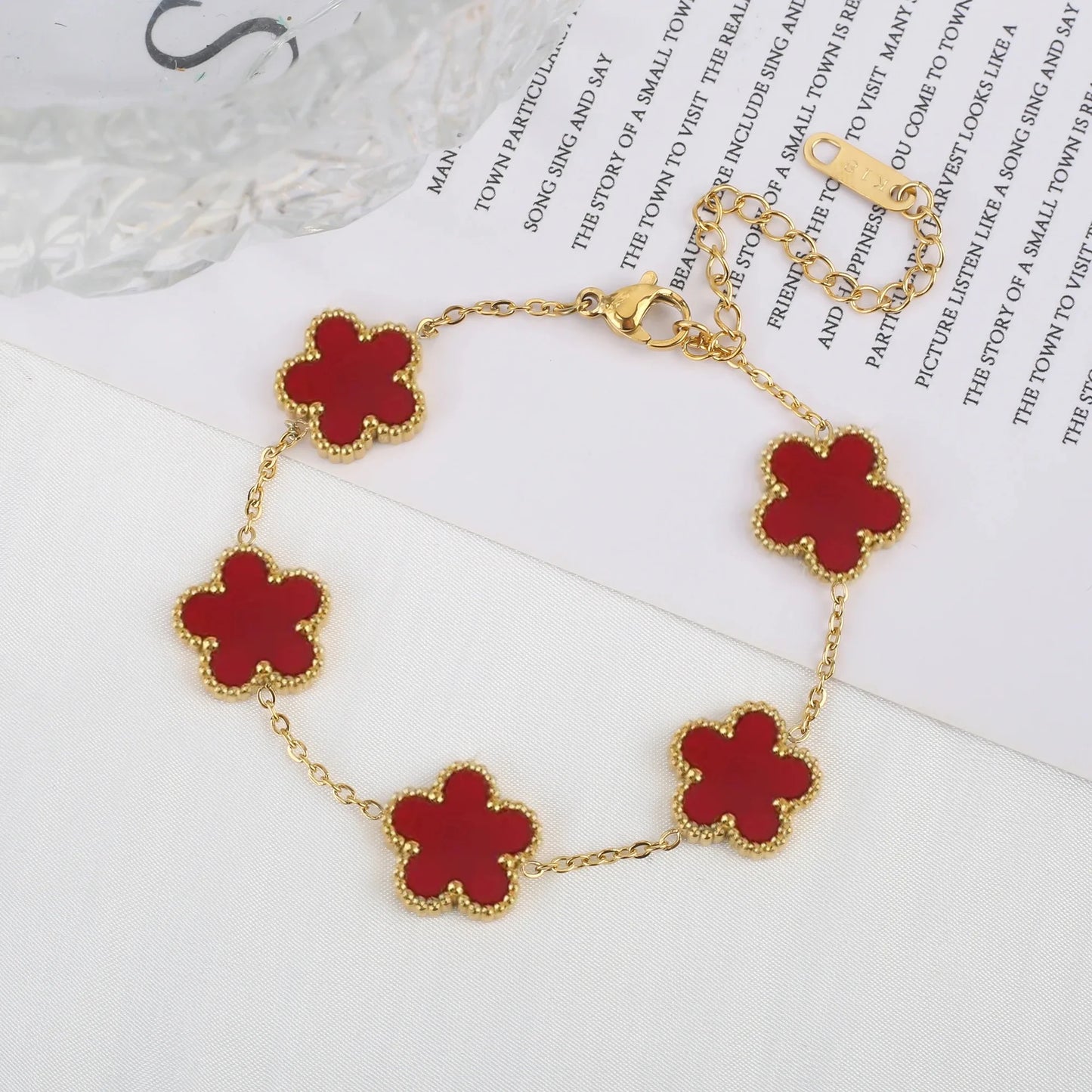 Heiße Schmuckverkäufe Edelstahl Fünfblumen-Halskette Armband Ohrringe Set Damenschmuck mit hohem Anspruch Kleeblatt Schmuck Party