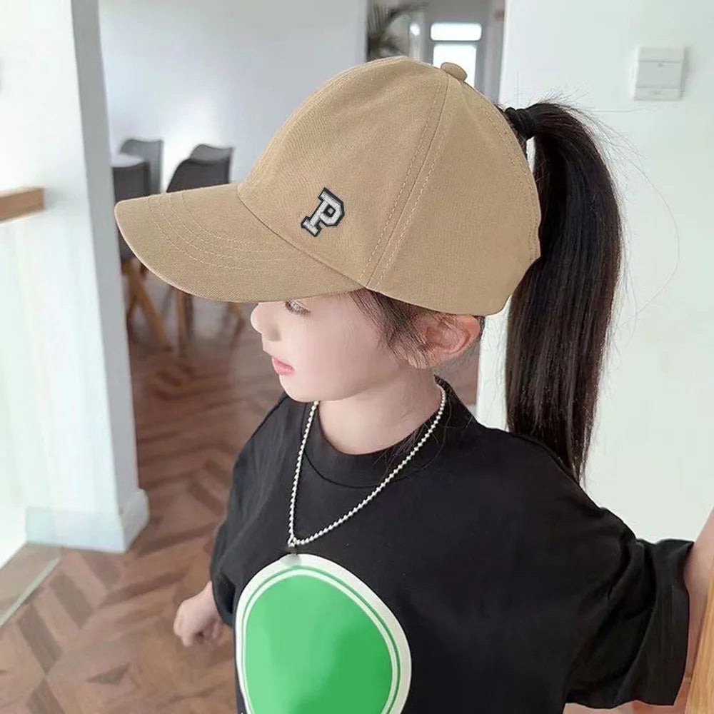 Casquettes de Baseball pour Enfants Garçons Filles Chapeau de Soleil Cœur Creux Amour Chapeaux à Queue de Cheval Haute Casquettes de Baseball Réglables pour Enfants de 4 à 12 Ans