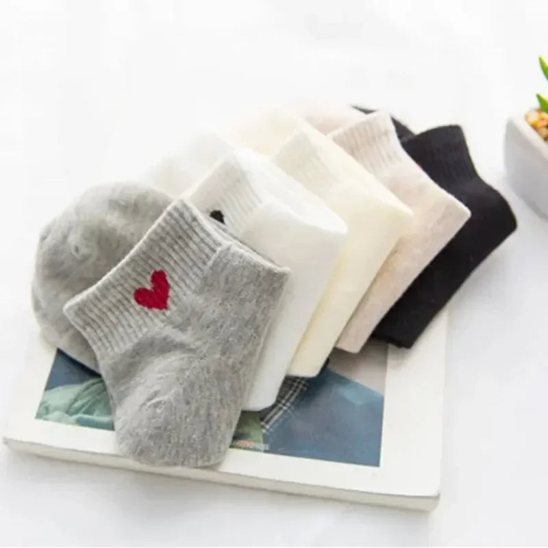 Frühling und Herbst Liebesherz MusterDamen Socken Lässige Sportsocken Kurze Bootssocken Süße reine Baumwolle Knöchelsocken Harajuku