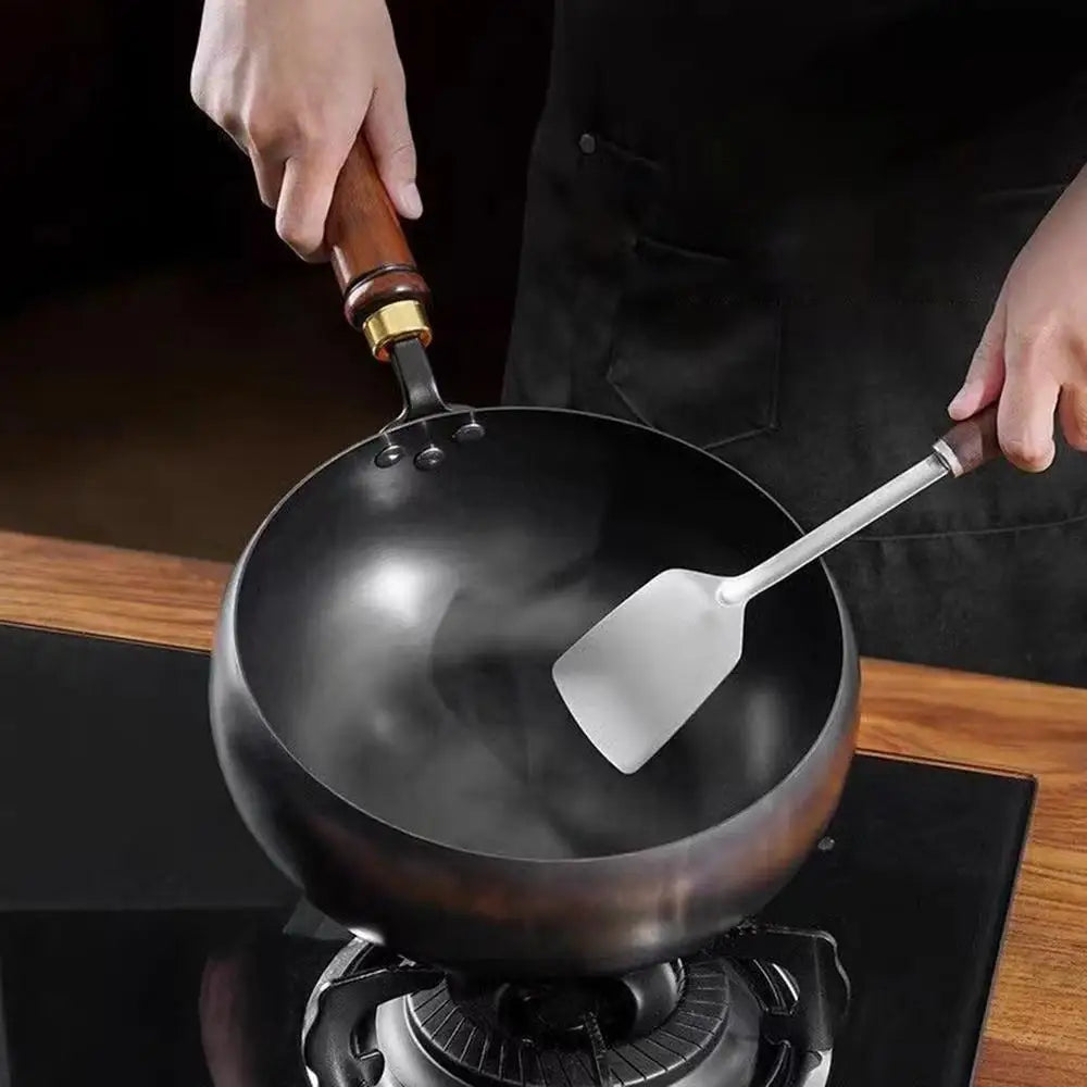 Großer Antihaft-Wok, chinesische Pfanne mit flachem Boden, unbeschichtet, tiefer Eisentopf mit Holzdeckel, 24 cm Durchmesser, Bratpfanne