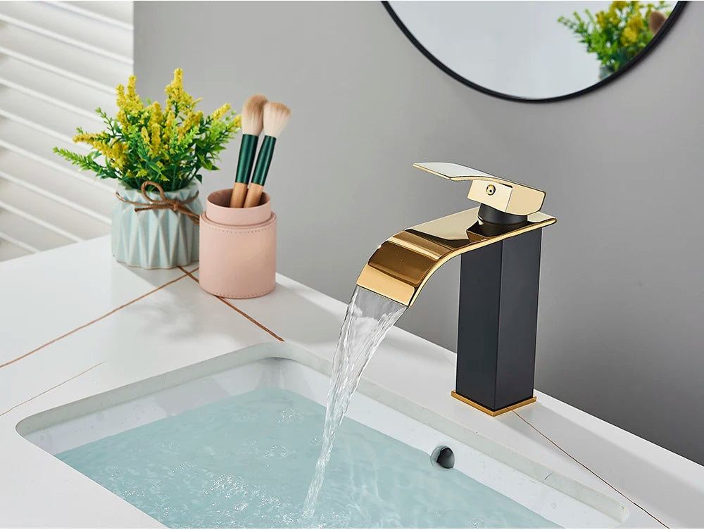 Robinet de Lavabo Doré Brossé, Élégant Robinet Cascade pour Salle de Bain, Mitigeur Monocommande en Laiton à Fixation sur Plan