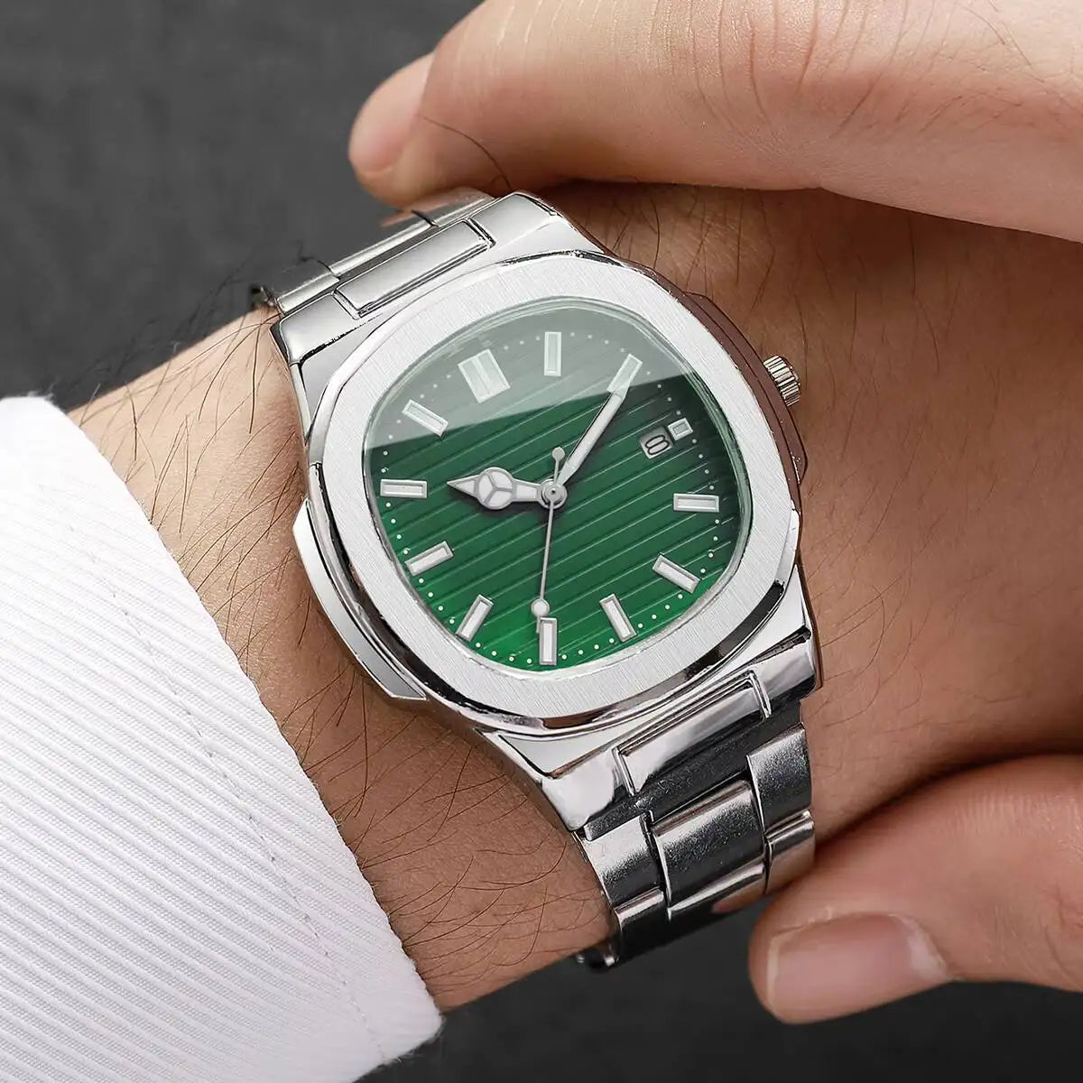Montre de Luxe pour Homme, Cadran Carré Tendance, Bracelet en Acier Inoxydable, Mouvement à Quartz avec Calendrier (Sans Boîte)