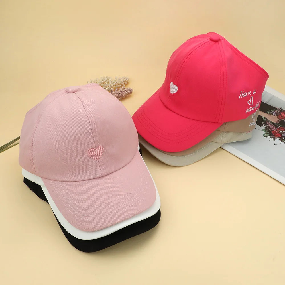 Casquettes de Baseball pour Enfants Garçons Filles Chapeau de Soleil Cœur Creux Amour Chapeaux à Queue de Cheval Haute Casquettes de Baseball Réglables pour Enfants de 4 à 12 Ans