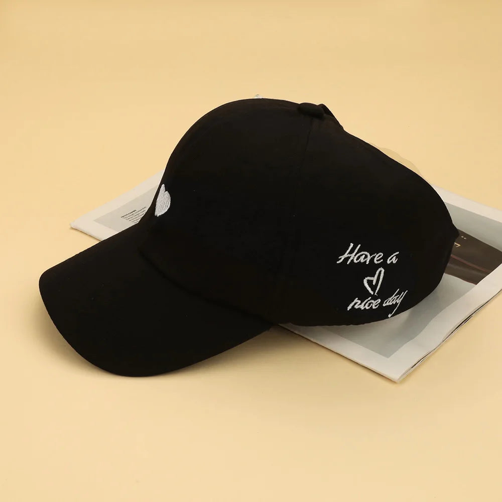 Casquettes de Baseball pour Enfants Garçons Filles Chapeau de Soleil Cœur Creux Amour Chapeaux à Queue de Cheval Haute Casquettes de Baseball Réglables pour Enfants de 4 à 12 Ans