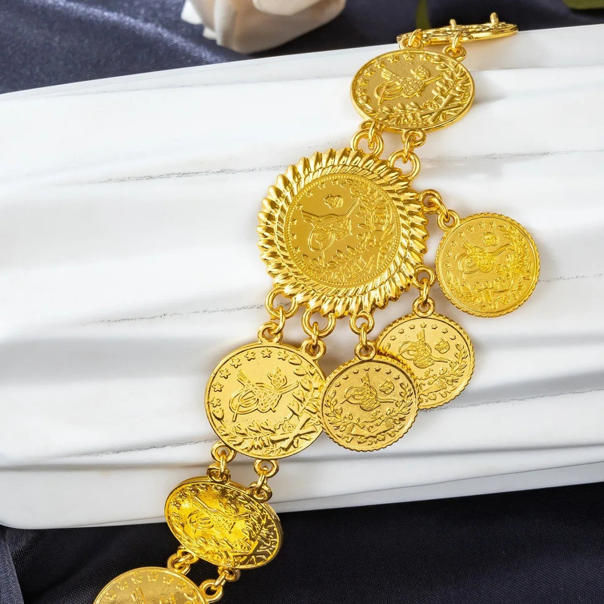 Trendiger Mode Fußkettchen Arabische Goldfarbe Legierung Münze Quaste Fußkette Beinarmbänder für Frauen Strandurlaub Accessoire