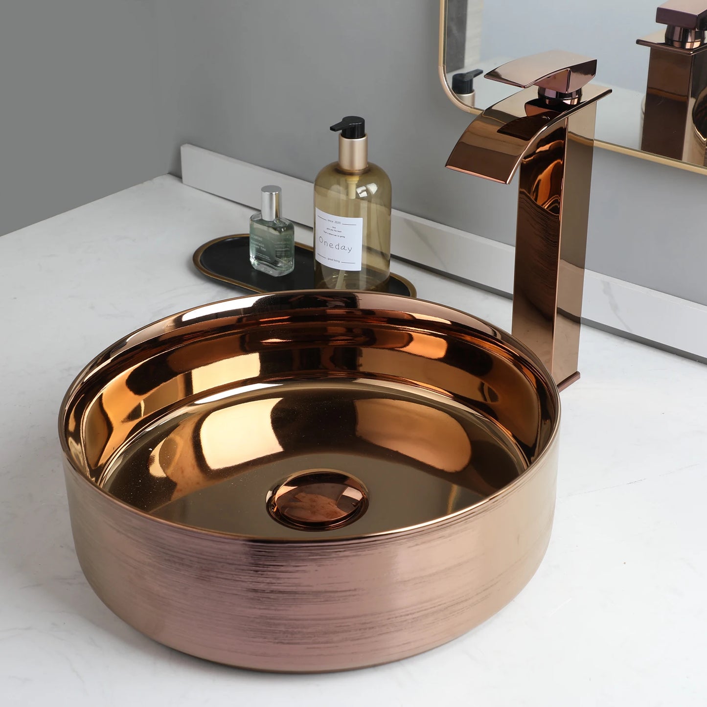 YANKSMART Gold Runder Keramik Waschbecken Wasserhahn Goldener Einhandmischer Wasserfallarmatur mit Pop-up-Ablaufgarnitur Set