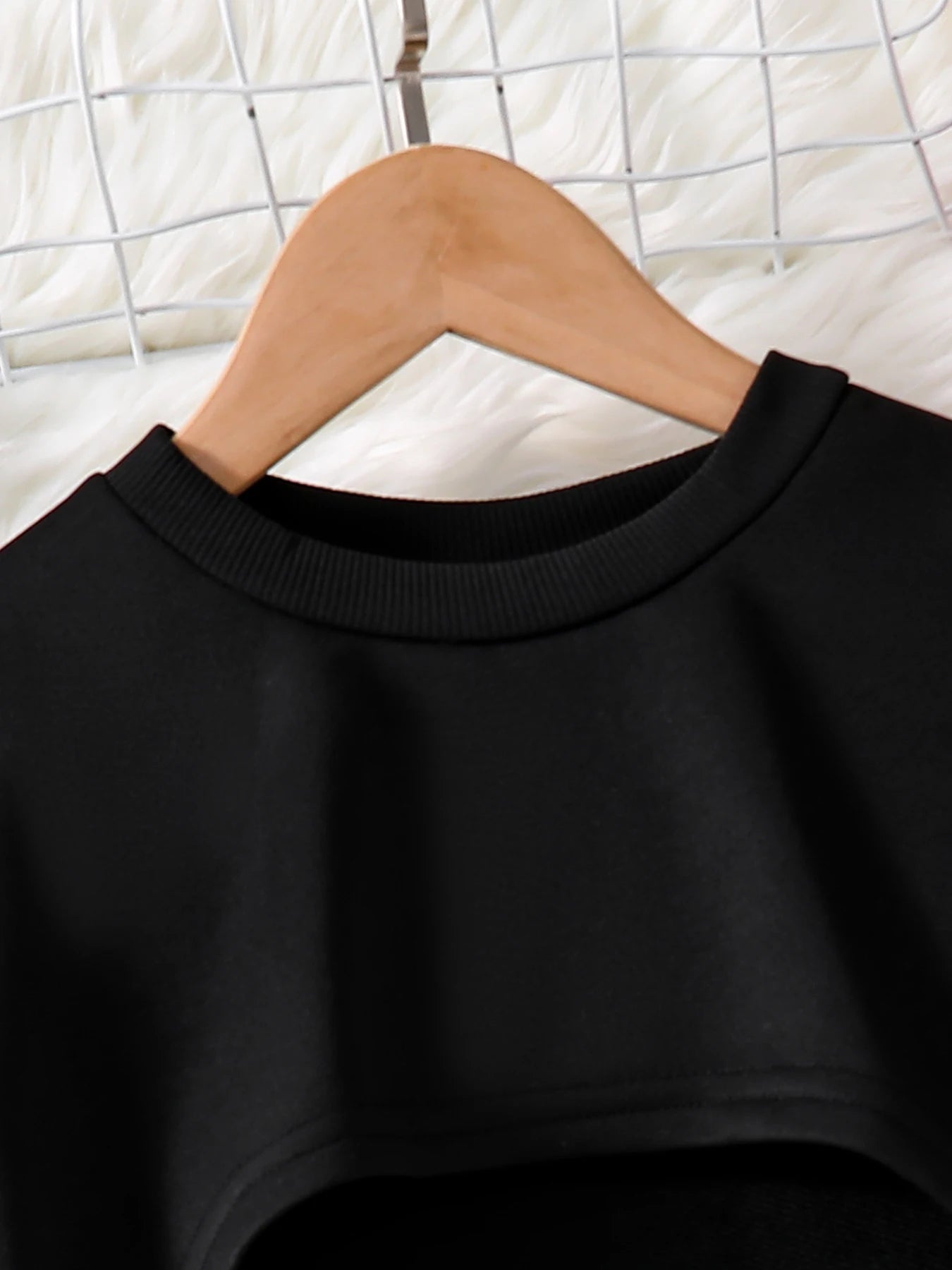 Frühlings- und Herbst-Mädchen niedlicher modischer lässiger 2-Teiler für draußen: Rundhals-Langarmshirt + ärmelloses kariertes Kleid-Set