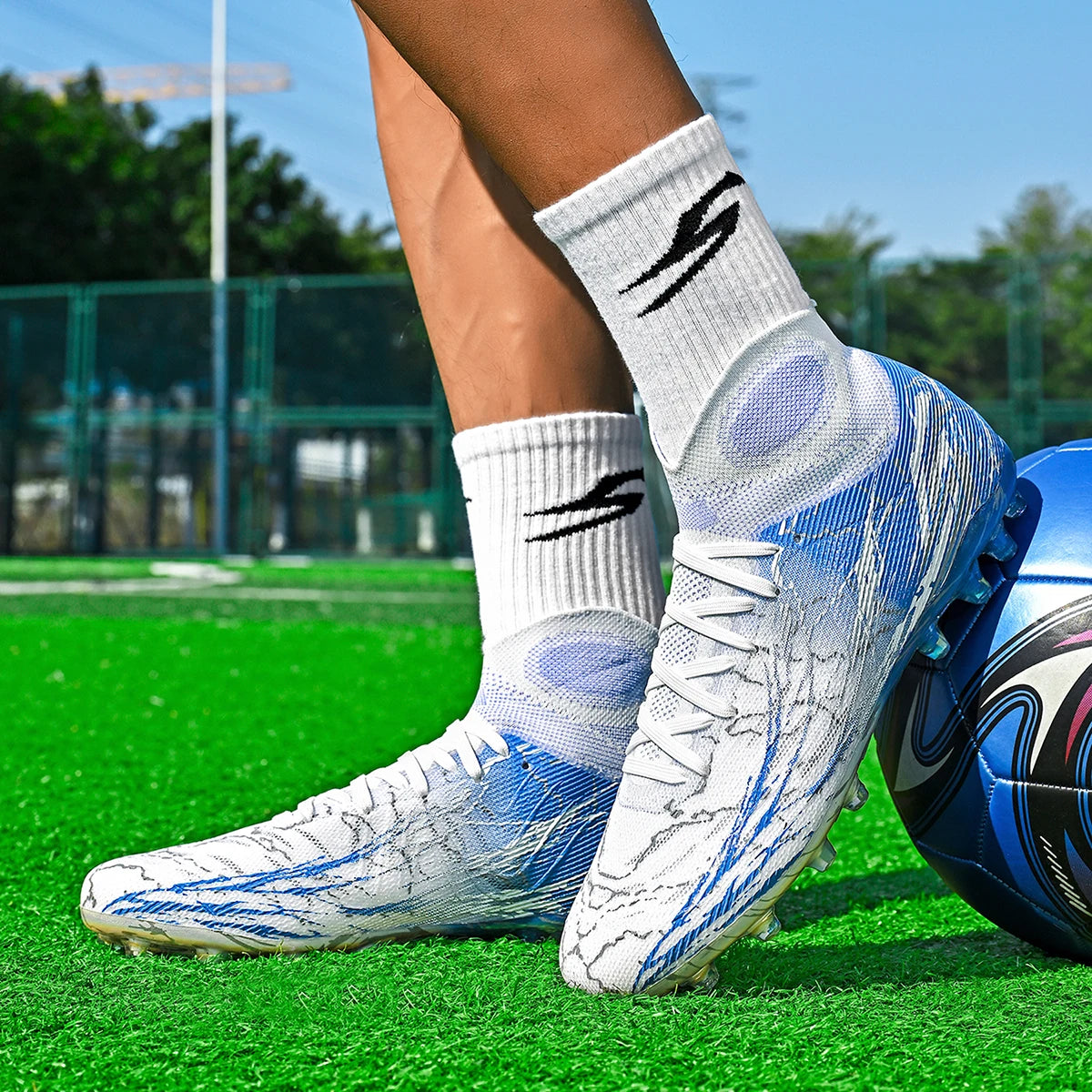 Chaussures de football montantes respirantes à semelle électroplaquéeLes crampons longs FG offrent une adhérence et une durabilité super puissantes